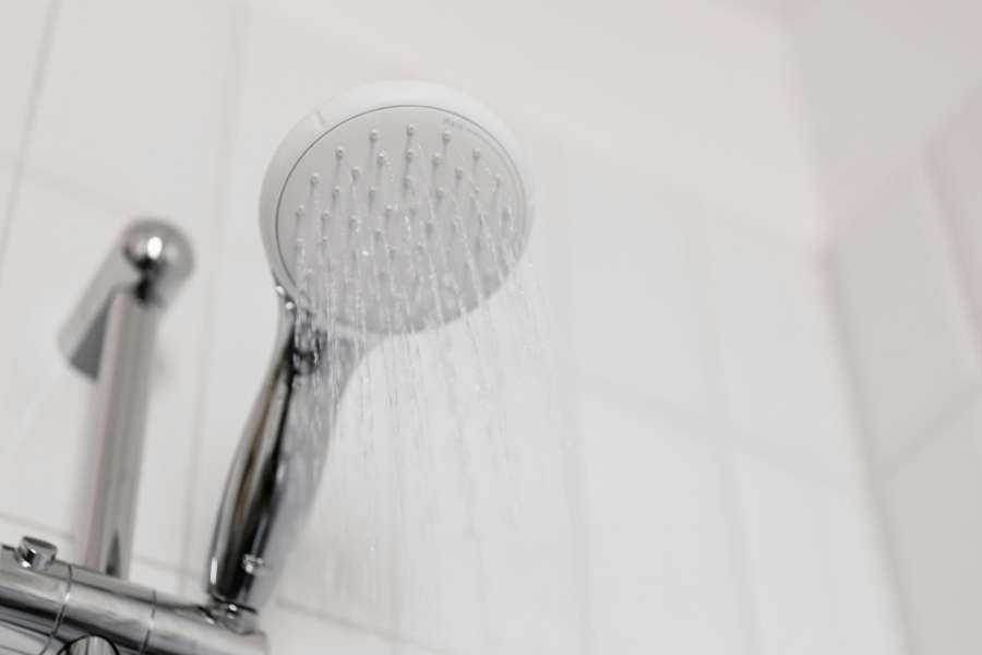Pommeau de douche moderne avec jet d’eau pour choisir sa douche